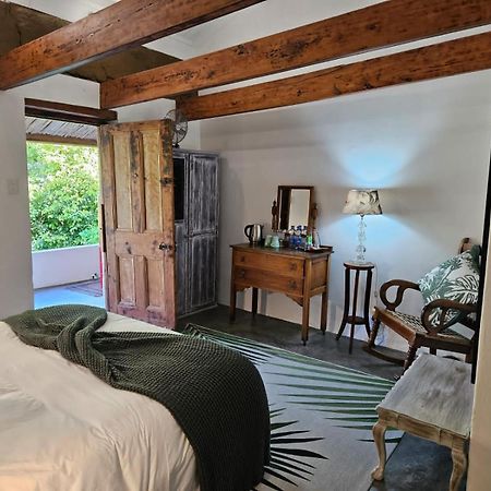 The Riverdeck Accommodation And Backpackers Knysna Esterno foto
