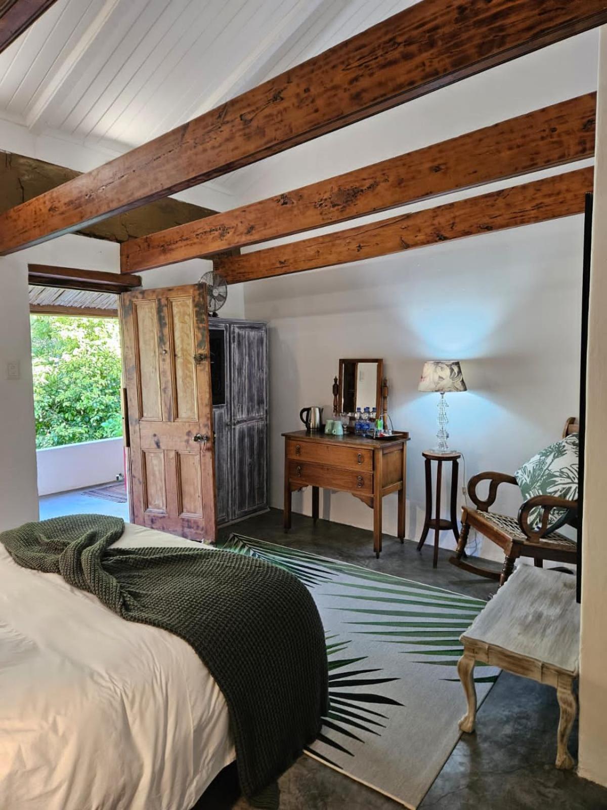 The Riverdeck Accommodation And Backpackers Knysna Esterno foto