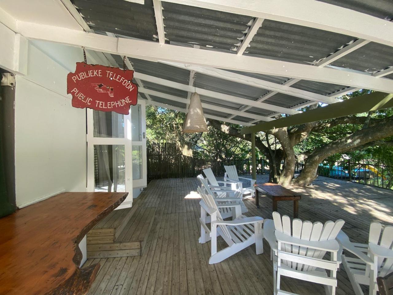 The Riverdeck Accommodation And Backpackers Knysna Esterno foto