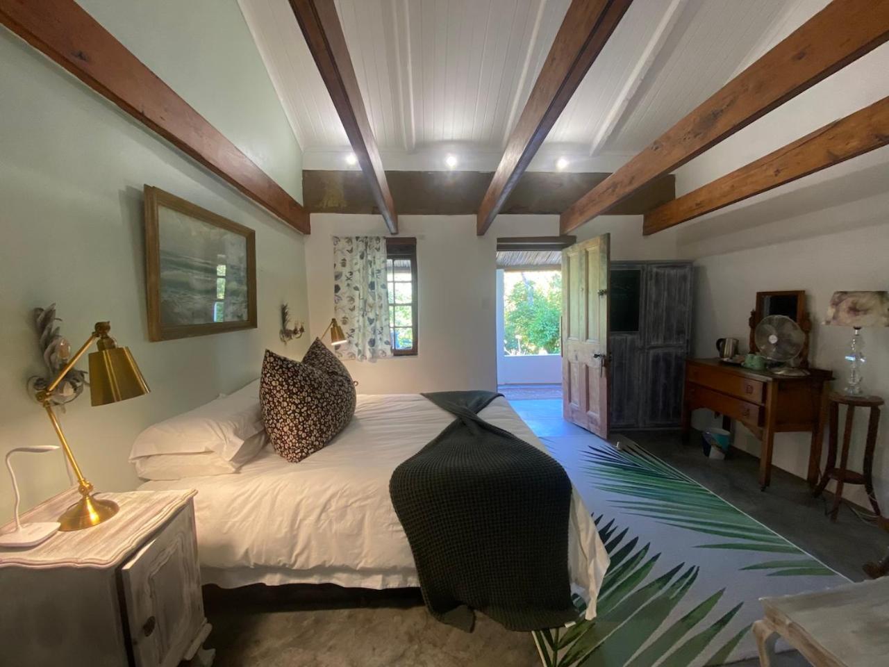 The Riverdeck Accommodation And Backpackers Knysna Esterno foto