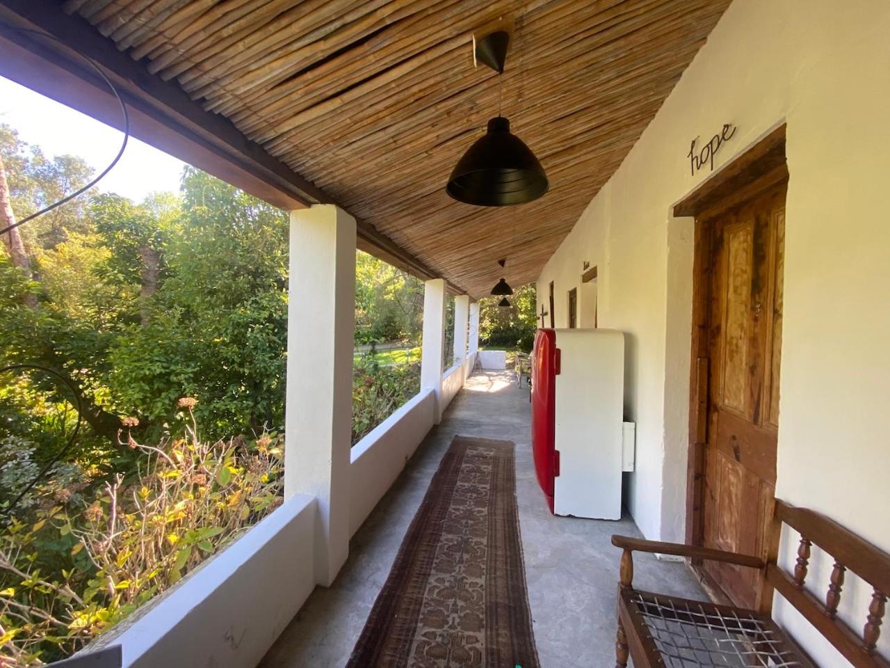 The Riverdeck Accommodation And Backpackers Knysna Esterno foto