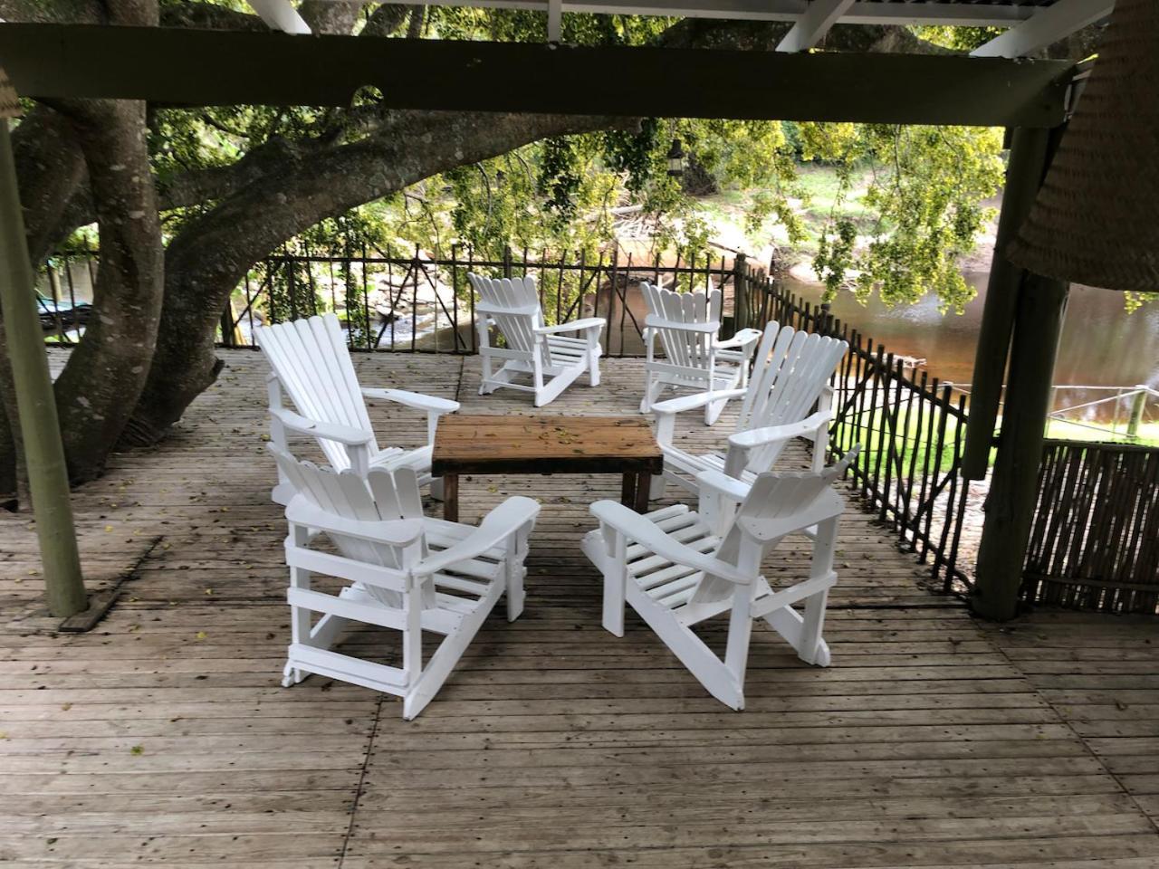The Riverdeck Accommodation And Backpackers Knysna Esterno foto