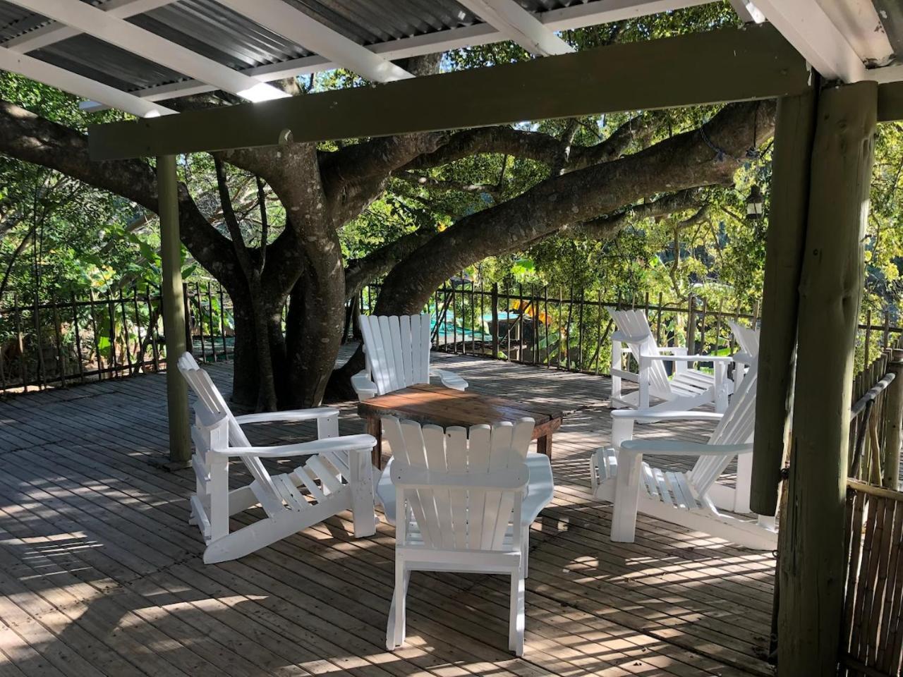 The Riverdeck Accommodation And Backpackers Knysna Esterno foto