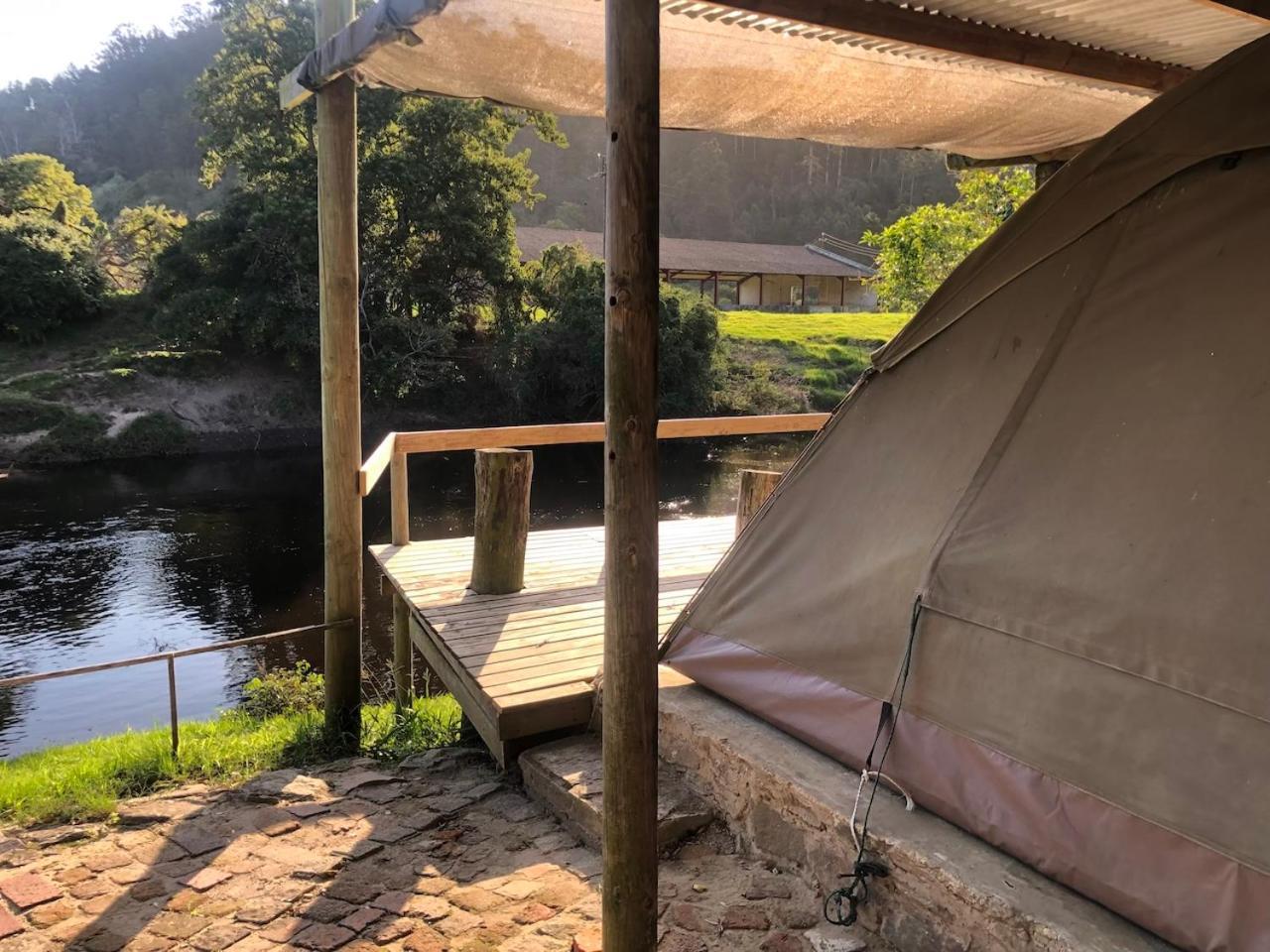 The Riverdeck Accommodation And Backpackers Knysna Esterno foto