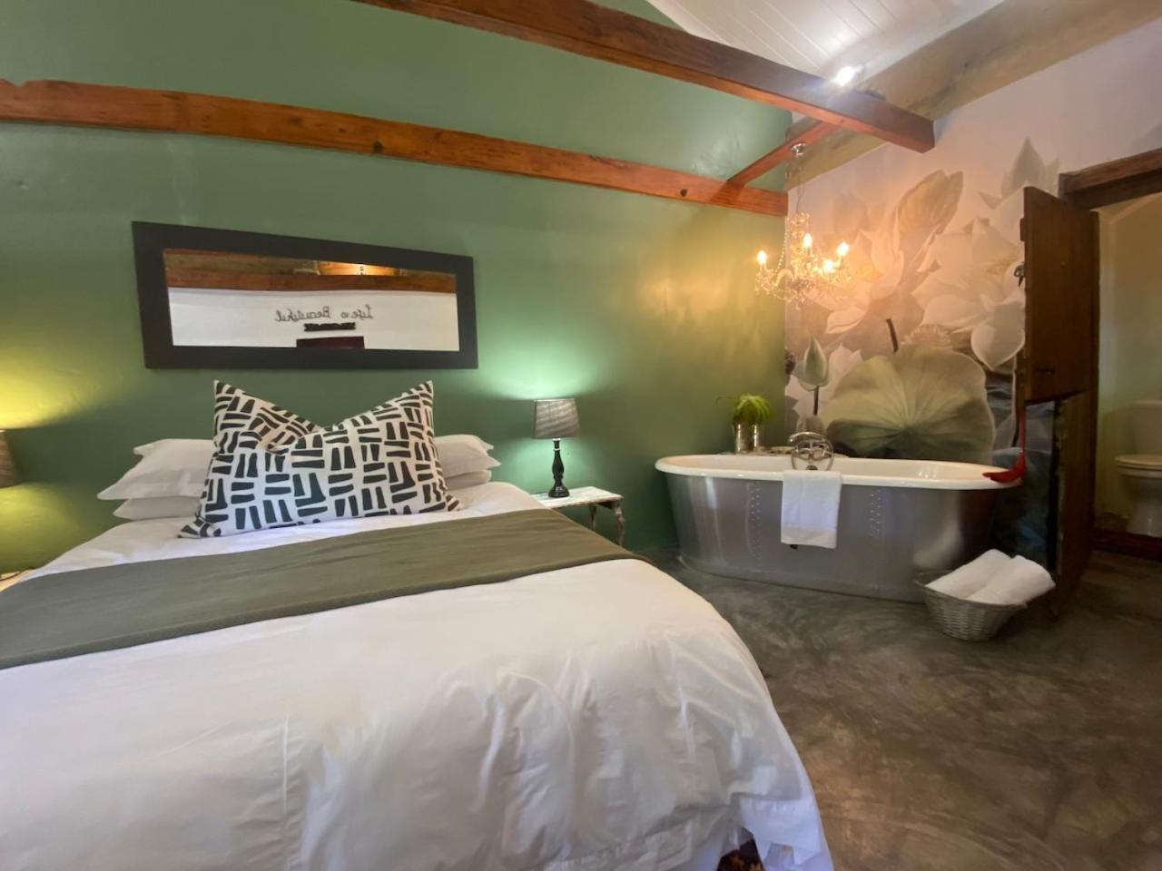 The Riverdeck Accommodation And Backpackers Knysna Esterno foto