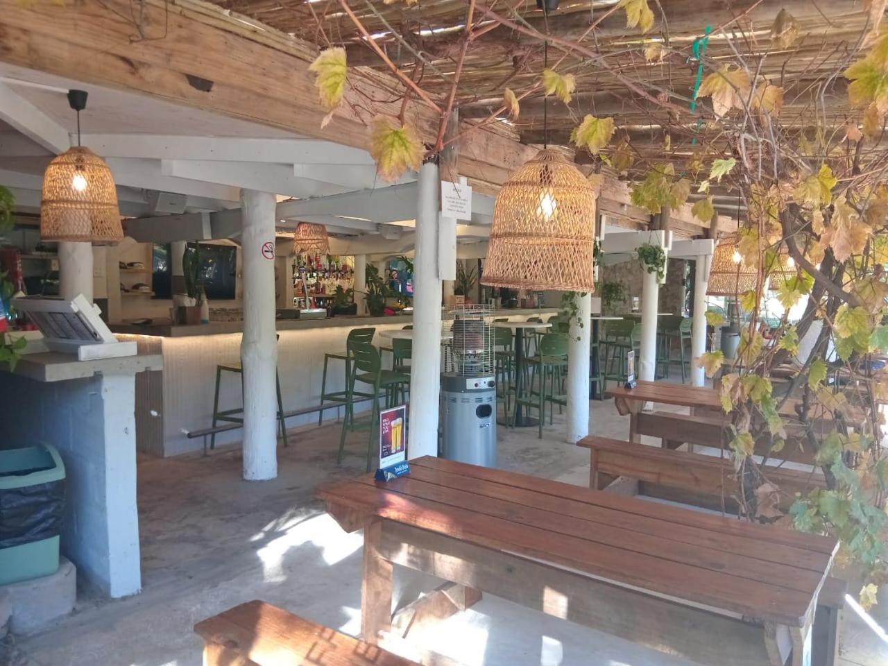The Riverdeck Accommodation And Backpackers Knysna Esterno foto