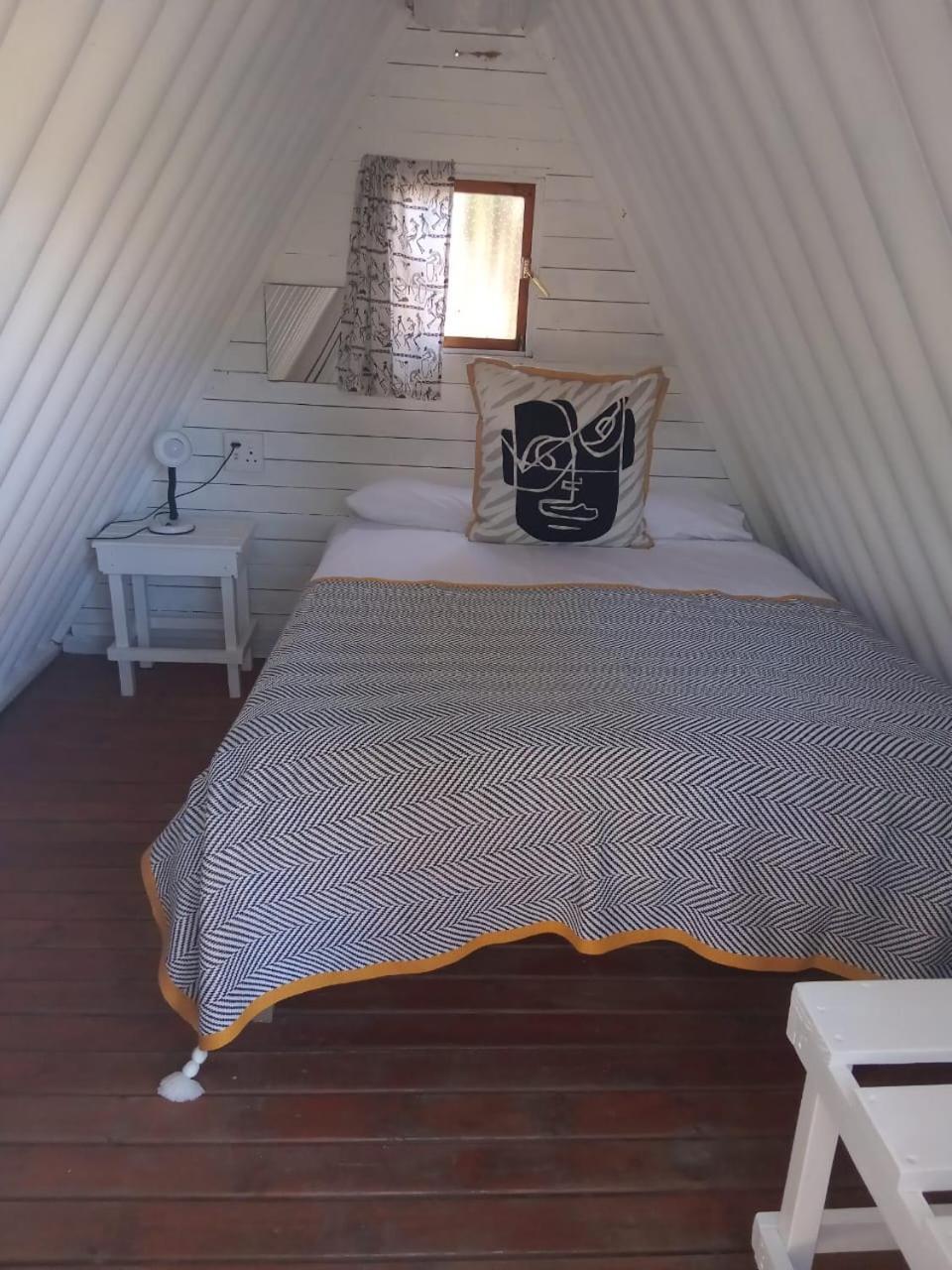 The Riverdeck Accommodation And Backpackers Knysna Esterno foto