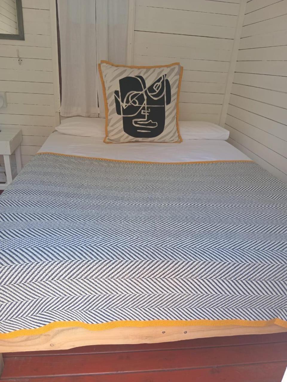 The Riverdeck Accommodation And Backpackers Knysna Esterno foto