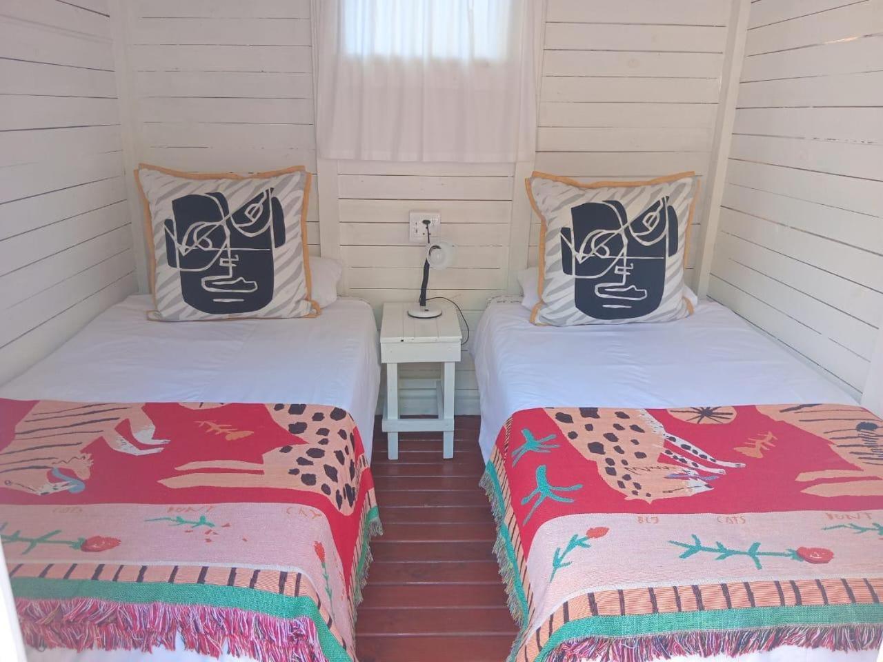 The Riverdeck Accommodation And Backpackers Knysna Esterno foto