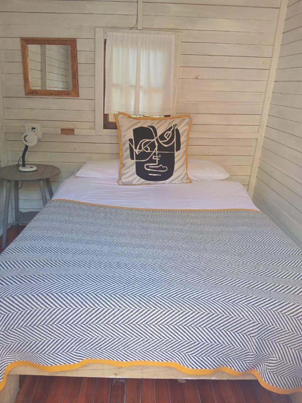 The Riverdeck Accommodation And Backpackers Knysna Esterno foto