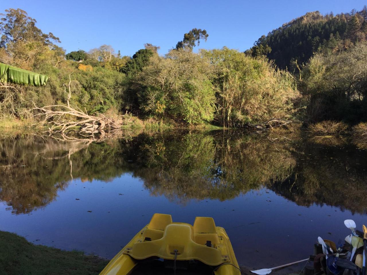 The Riverdeck Accommodation And Backpackers Knysna Esterno foto